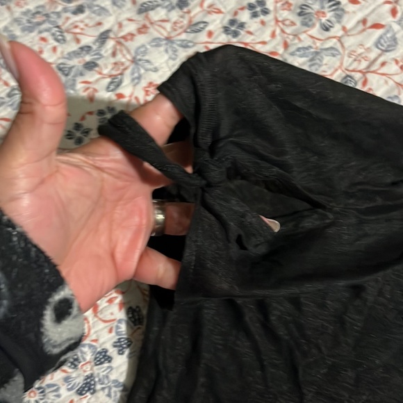 Woman’s short sleeve black shirt new no tags size s - Picture 2 of 4